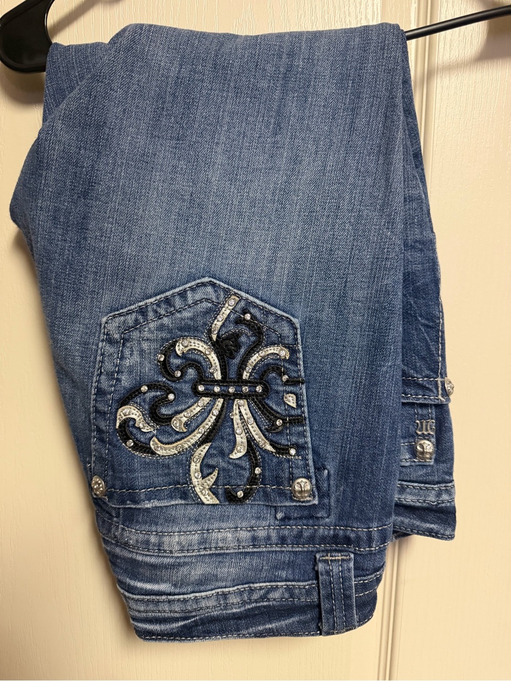 Miss Me Blue Rhinestone Fleur-de-Lis Cropped Jeans